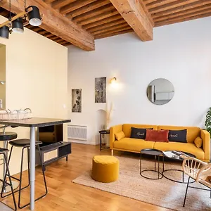 Honore, Saint Georges Apartment