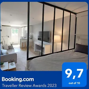 Sur Cour A 9e Mont D'or Apartment