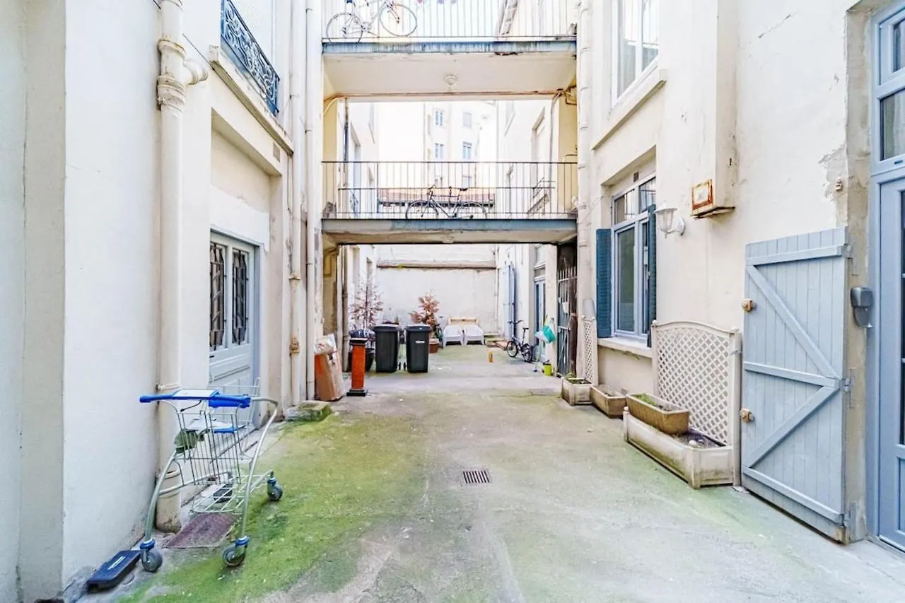 The Montesquieu Loft - Spacious 6 People - Saxe Gambetta Lyon Apartment